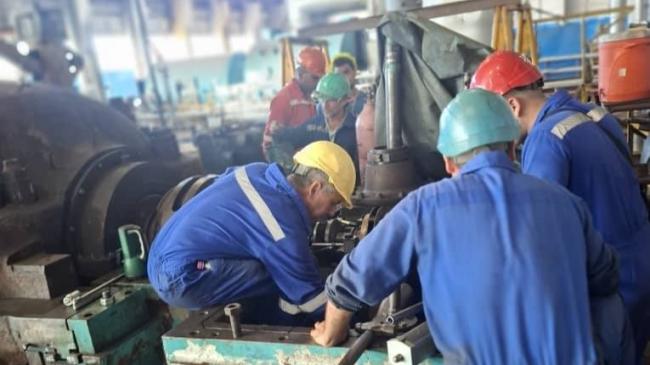 Trabajos en la termoeléctrica de Santa Cruz.