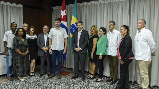 Acto de entrega del donativo, en La Habana.