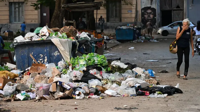 Un basurero en una calle de Cuba.