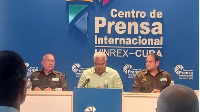 Funcionarios cubanos durante la conferencia de prensa en La Habana.