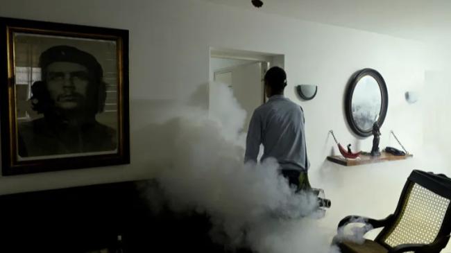 Fumigación contra el mosquito en Cuba.