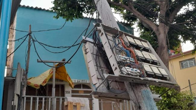 Una instalación eléctrica expuesta en una calle de La Habana. 