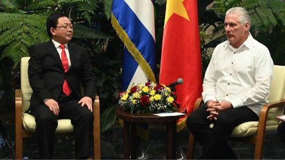 Ho Quoc Dung y Miguel Díaz-Canel. 
