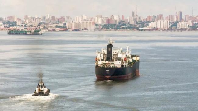 Un barco petrolero en el lago Maracaibo.