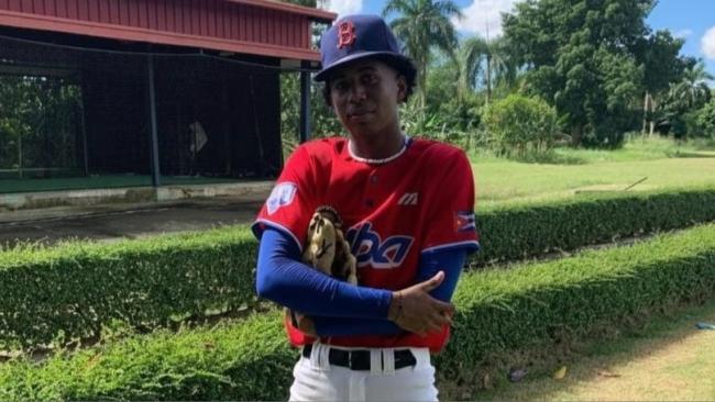 Jordan Pérez, uno de los peloteros cubanos que firmaron contratos en la MLB en 2025.