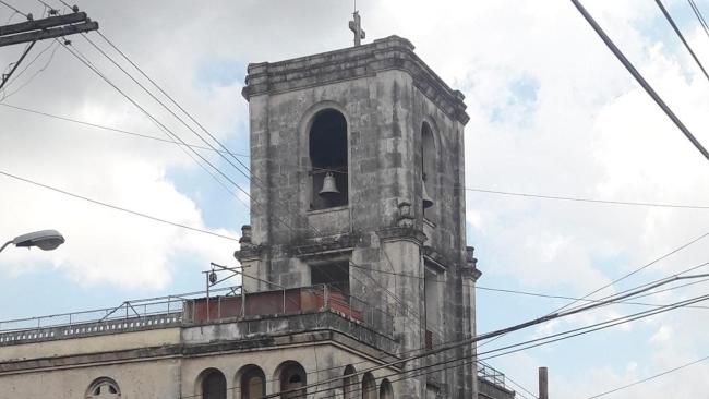 Campanario del templo de La Milagrosa, en Santos Suárez, La Habana.