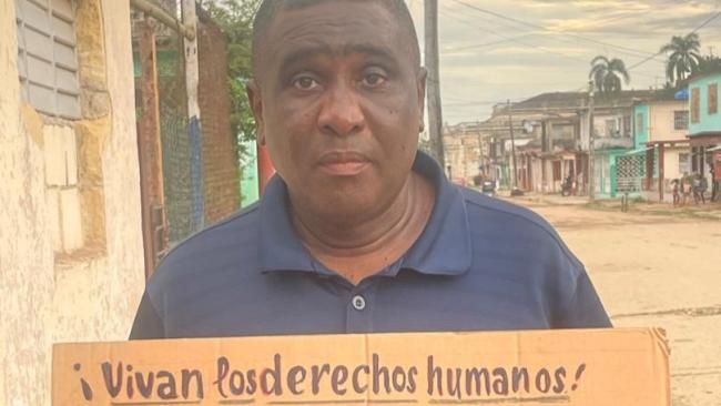 El activista cubano Iván Hernández Carrillo poco antes de ser arrestado.