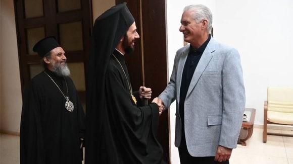 Díaz-Canel recibe al arzobispo ortodoxo griego Santiago.
