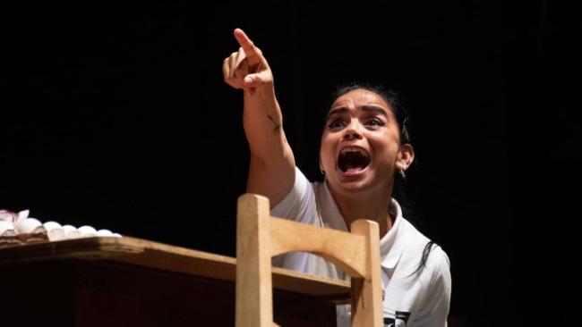 Anaisys Rodríguez Bermúdez en la obra Huevos, de Ulises Rodríguez.