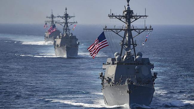 Destructores de clase Arleigh Burke, entre ellos el USS Sampson desplegado contra Venezuela.