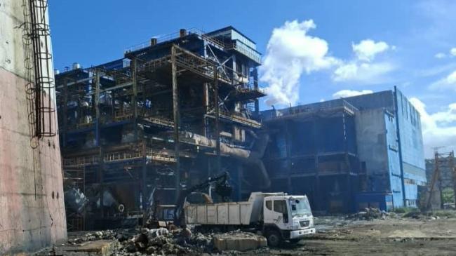 Labores de reparación en una termoeléctrica cubana.