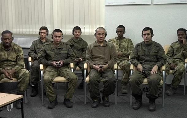 Mercenarios reclutados por Rusia y apresados por Ucrania, entre ellos cubanos.