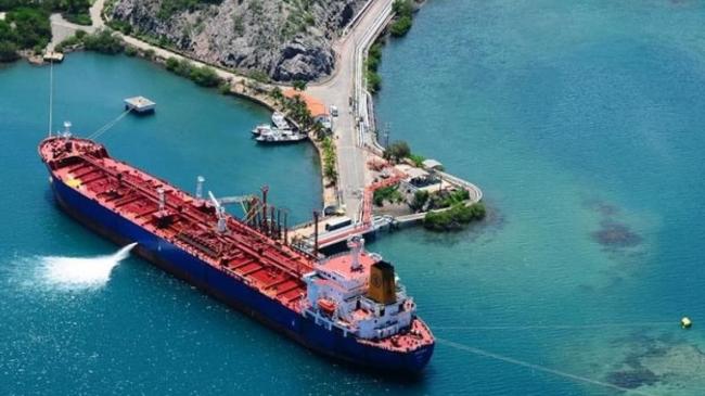 Un buque petroquímico anclado en la costa de Venezuela.