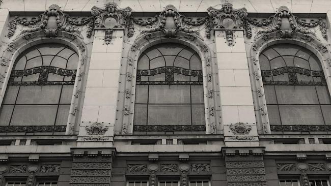 Fachada de edificio antiguo.