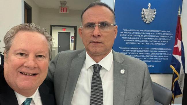 Mike Hammer (izq) y José Daniel Ferrer.