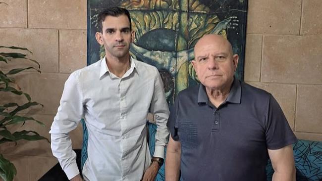 Dagoberto Valdés (d) y Yoandy Izquierdo, miembros de Convivencia.