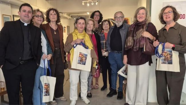 Padre Bladimir (i) en una actividad de la Asociación Cobijo.