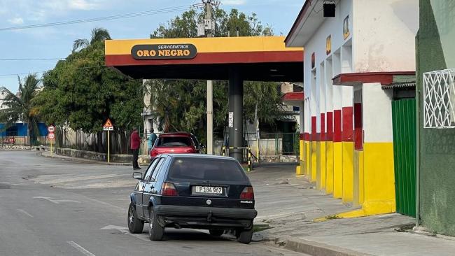 Una gasolinera sin combustible en La Habana.