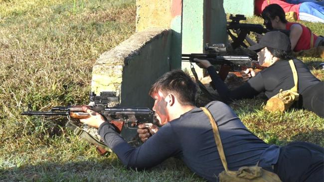 Jóvenes universitarios movilizados el sábado al Día de la Defensa.