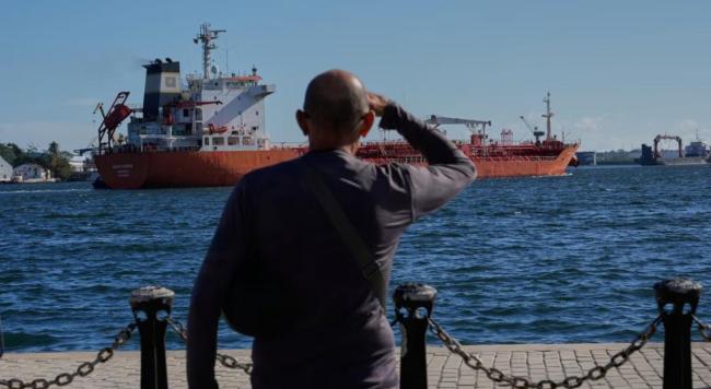 Un barco petroquímico entrando a la bahía de La Habana.