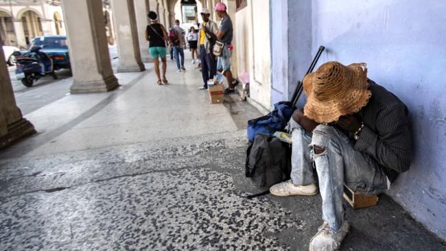 Una acera de La Habana.