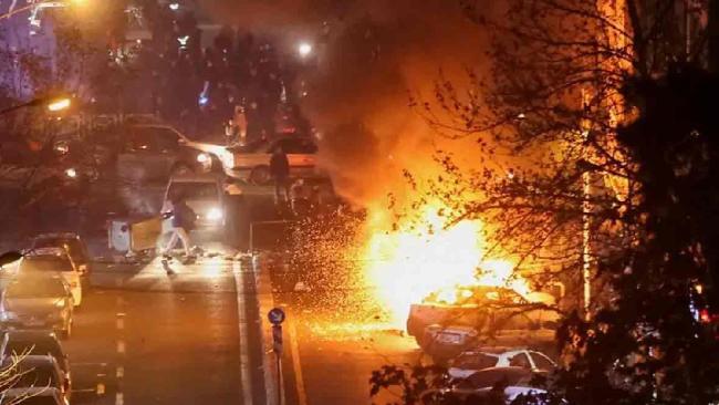 Enfrentamientos en las calles de Irán durante las protestas.