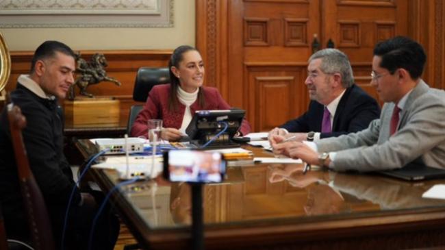 Claudia Sheinbaum y otros funcionarios de su Gobierno durante la llamada telefónica con Donald Trump.