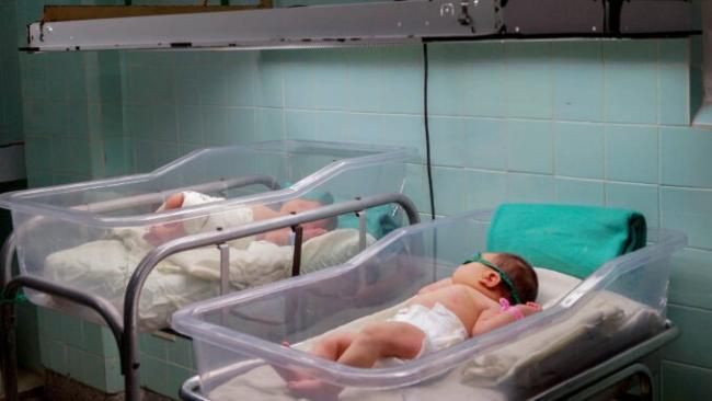 Recién nacidos en un hospital cubano.