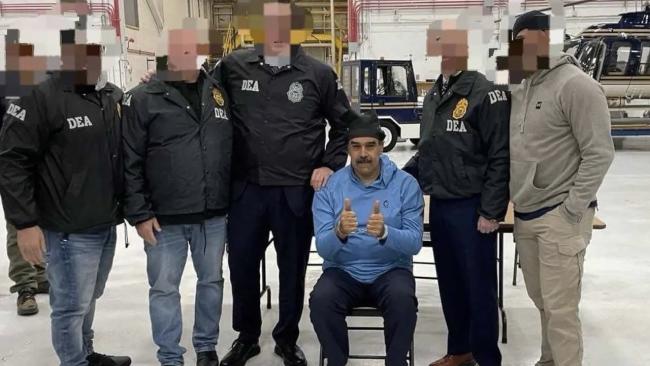 Nicolas Maduro en Nueva York, rodeado de agentes de la DEA, de Estados Unidos.