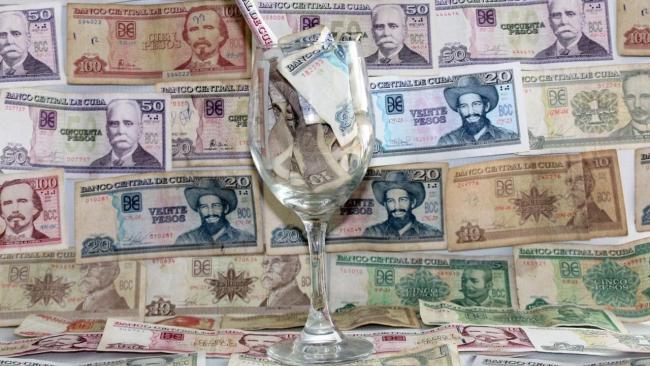 Pesos cubanos.