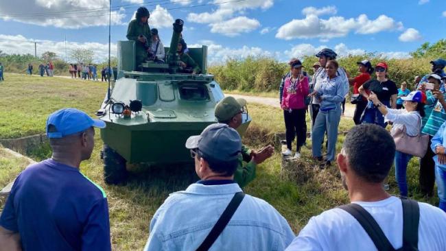 Ejercicios militares en Camagüey.