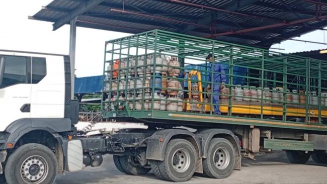 Cilindroas de gas en un camión.