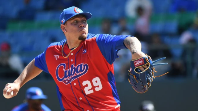 Yariel Rodríguez con el uniforme del equipo Cuba.