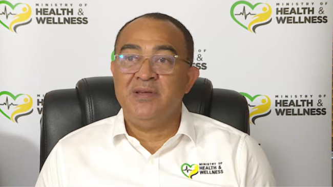 El ministro de Salud y Bienestar de Jamaica, Christopher Tufton.