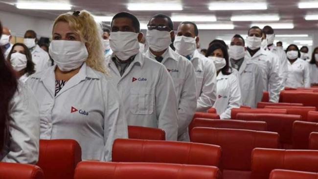 Médicos cubanos en misiones.