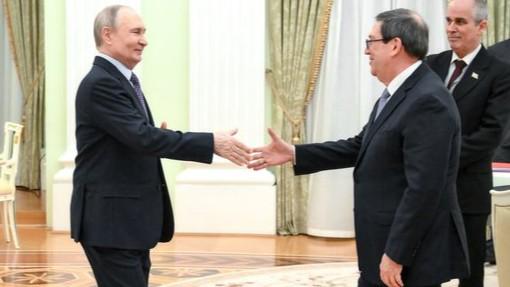 Vladimir Putin y Bruno Rodríguez este miércoles en Moscú.
