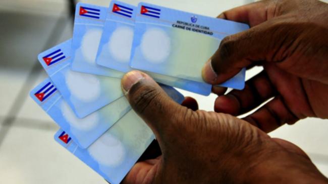 Carnés de identidad en Cuba.