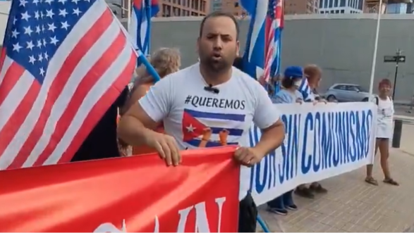 Manifestantes cubanos en Chile.