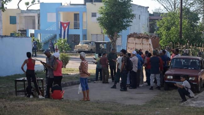 Trabajadores de Santiago de Cuba en un 'Día de la defensa'.