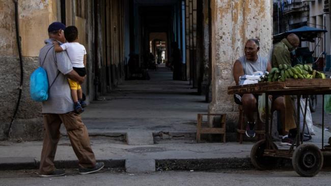 Un vendedor ambulante en La Habana.