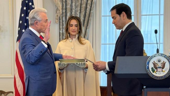 Marco Rubio toma juramento a Benjamín León Jr.