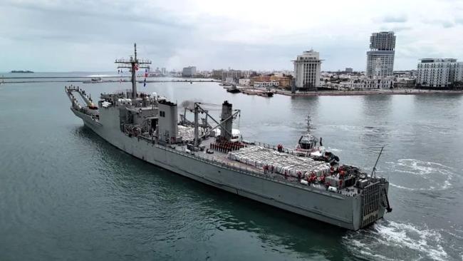 Un buque con ayuda humanitaria parte a Cuba el 24 de febrero, desde el Puerto de Veracruz, México. 