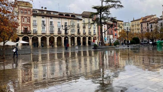 Plaza del Mercado de Logroño después de la lluvia.