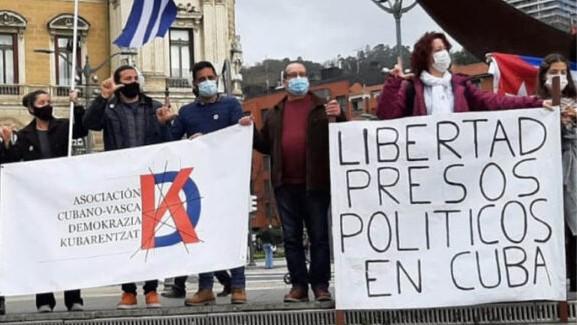 Manifestación en España por la libertad de los presos políticos cubanos.