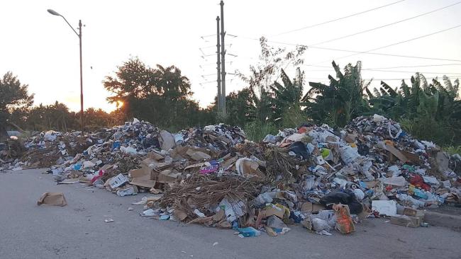 Vertedero de basura en el Parque Metropolitano de La Habana.