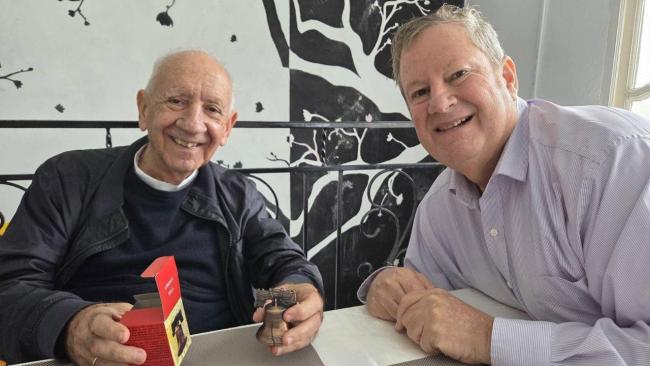 Mike Hammer en Holguín tras su viaje a Las Tunas.