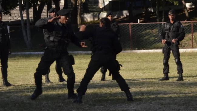 Entrenamiento de represores cubanos.