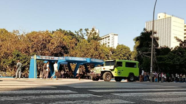 Una parada en el Vedado, La Habana.