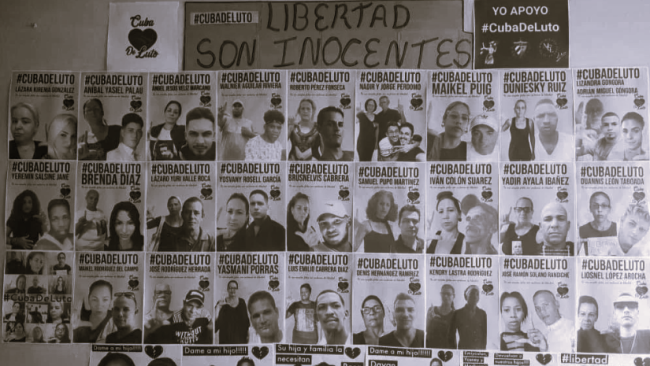 Cartel con rostros de presos políticos cubanos.
