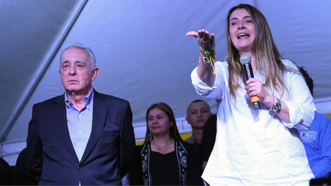 Paloma Valencia, junto a Álvaro Uribe.